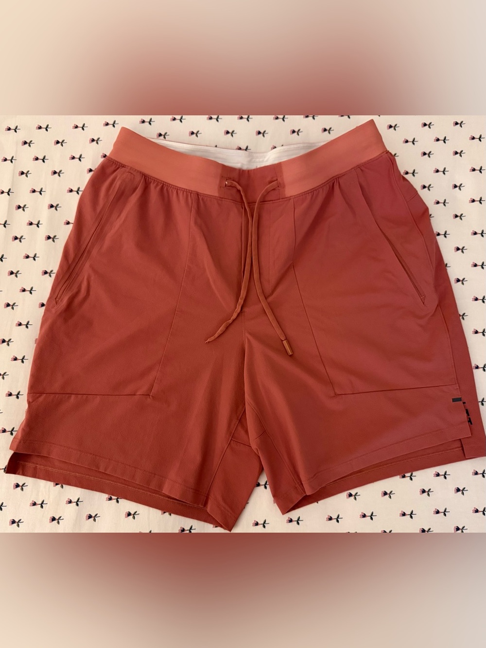 Lululemon License to Train Linerless Short –Men’s M –Terracotta Red / Pink -EUC